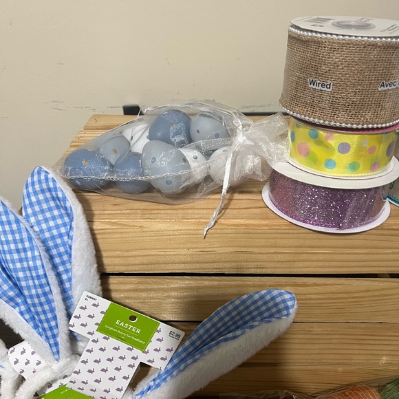 Assorted Easter Decorations - Picture 5 of 6